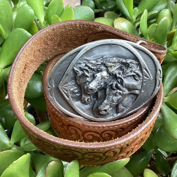 Bergamot Brass Works Inc Etched Three Horse Head Buckle Leather Tooled Belt main image 6